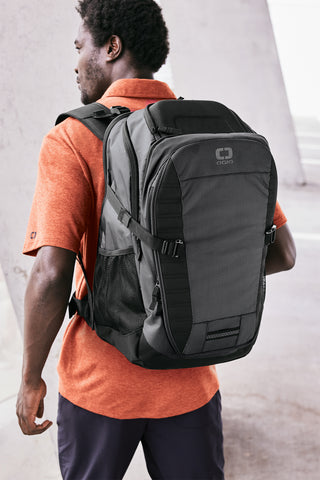 OGIO Motion X-Over Pack (Blacktop)